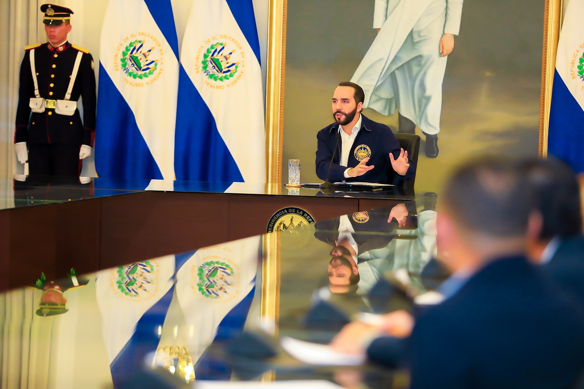 Presidente Bukele propone eliminar IVA a los combustibles para frenar subida de precios presidente-bukele-propone-eliminar-iva-a-los-combustibles-para-frenar-subida-de-precios